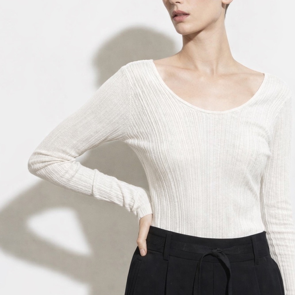 Vince Ribbed U Back Shirt in an Off White $289 Size M Minimalist Quiet Luxury